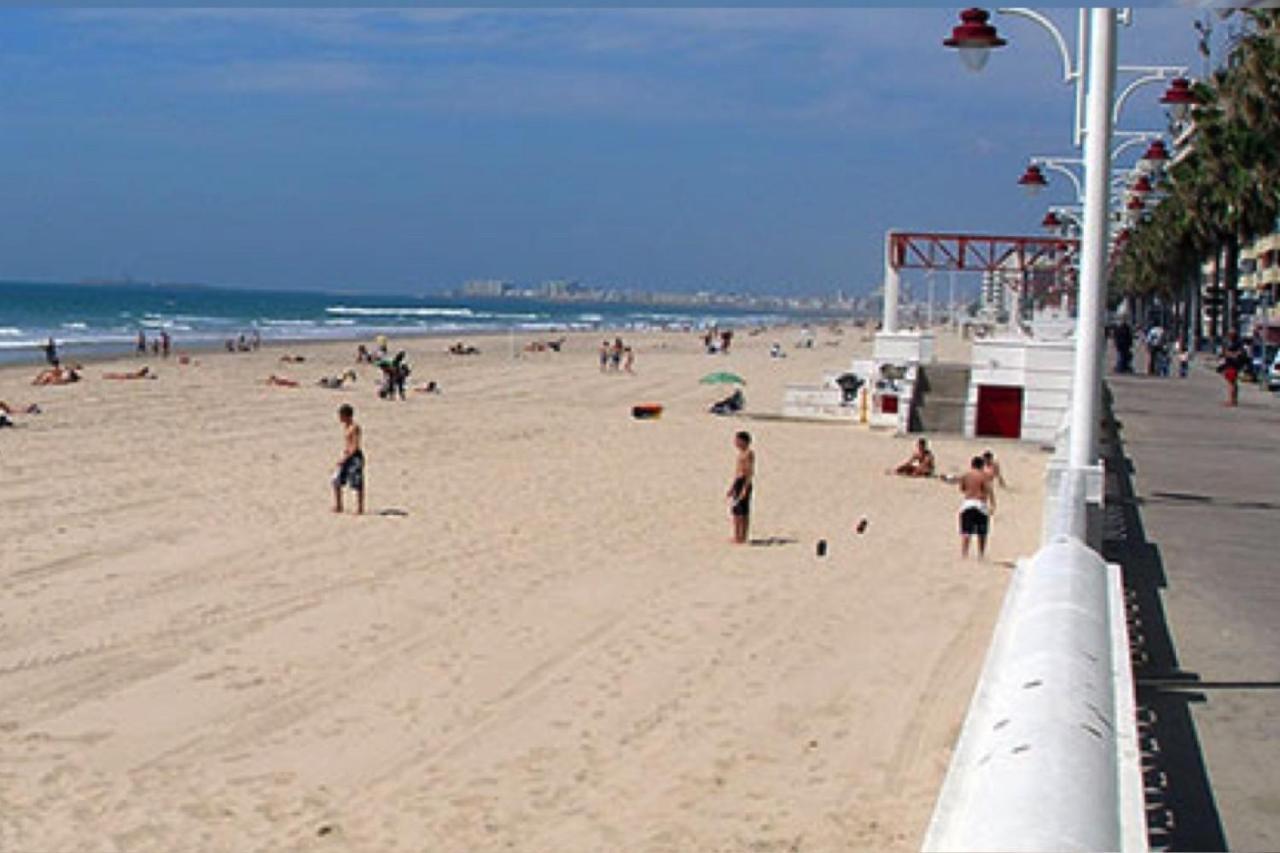 Romantica Vista Al Paseo Maritimo De Cádiz Kültér fotó